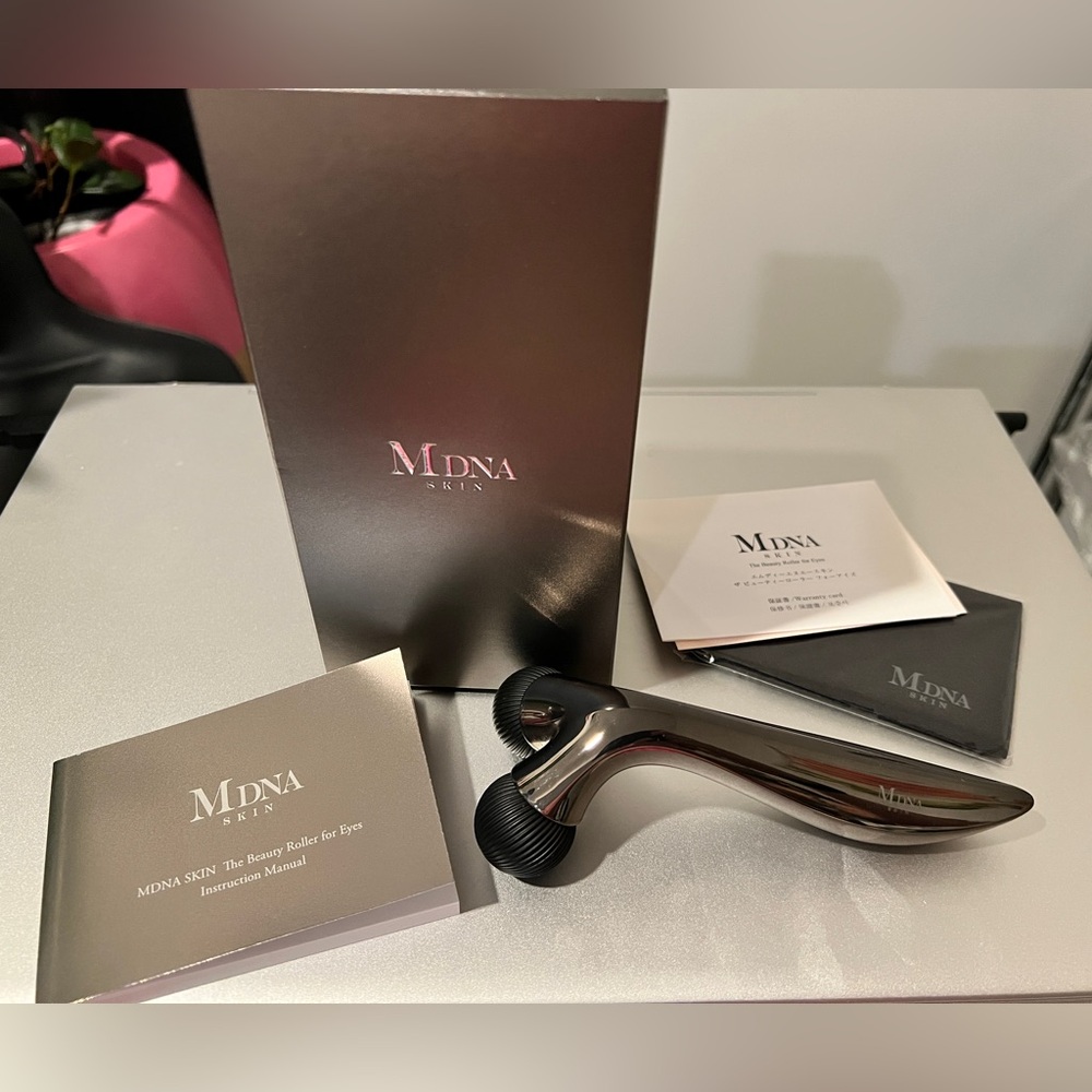 MDNA SKIN The Beauty Roller For Eyes *EUC* MSRP: $150.00 +Tax - Picture 2 of 5
